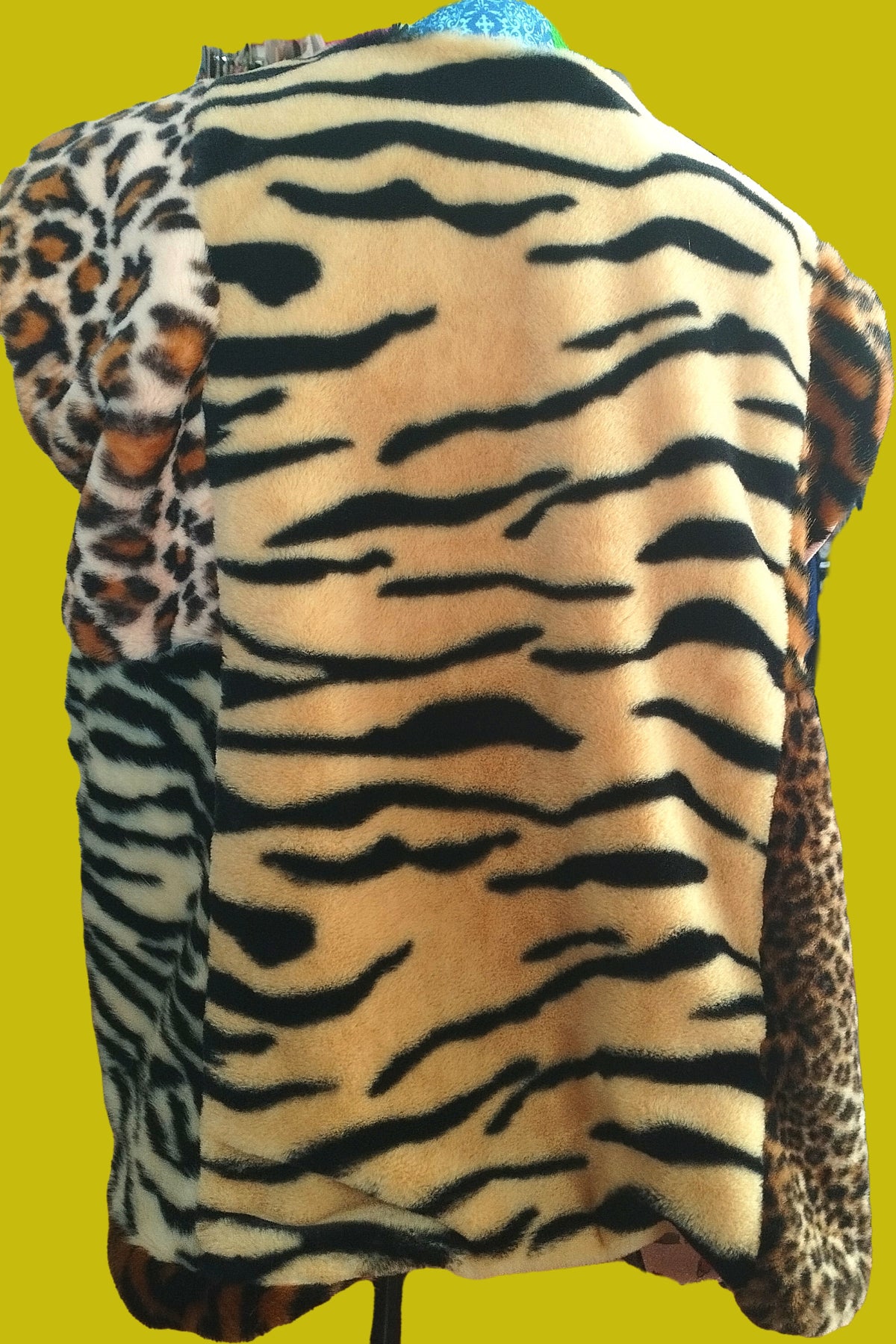 Fluffy short animal print vest - PAULINA'S FRIENDS