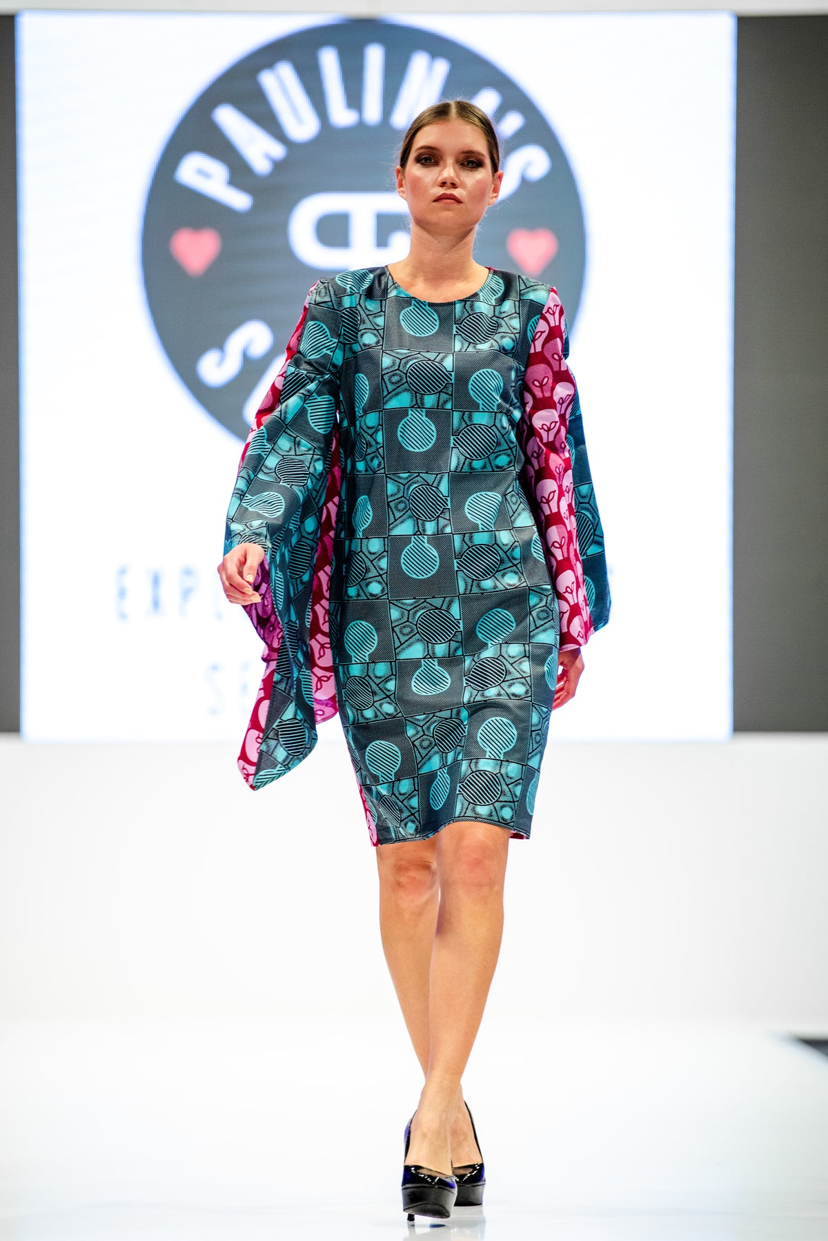 Vintage-Inspired African Wax Short Dress with 70s Flared Sleeves - PAULINA'S FRIENDS
