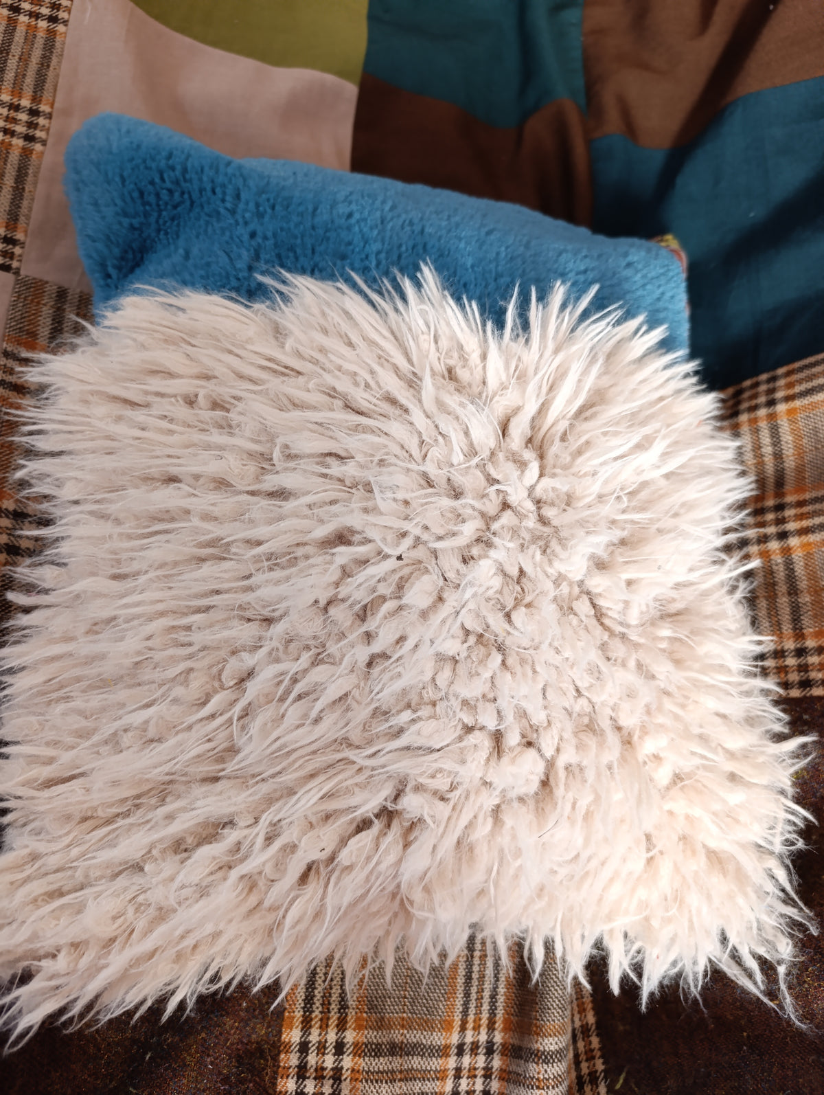 Blue flowers white plush pillow - PAULINA'S FRIENDS