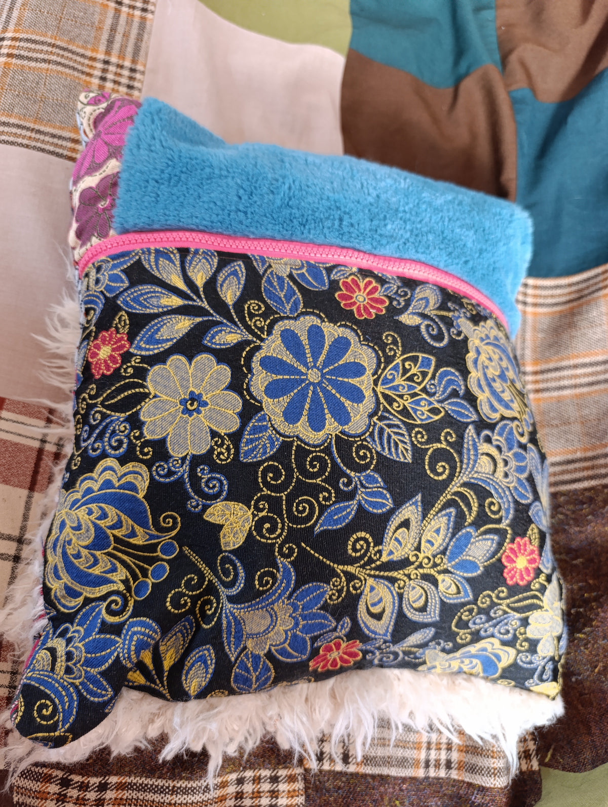 Blue flowers white plush pillow - PAULINA'S FRIENDS
